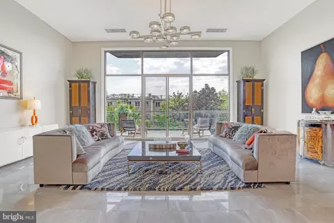 1401 N Oak St #308, Arlington, VA 22209