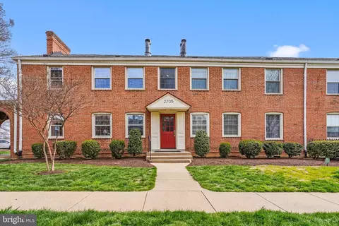 2705 Arlington Blvd N #201, Arlington, VA 22201