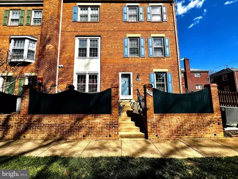 754 N Vermont St, Arlington, VA 22203