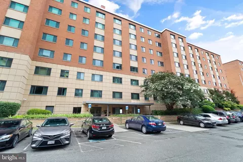 1200 S Arlington Ridge Rd #102, Arlington, VA 22202