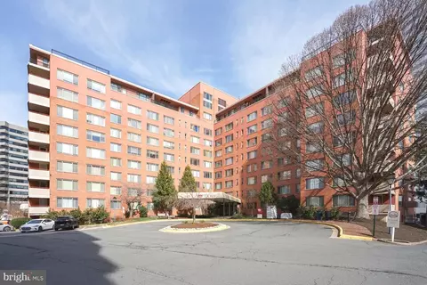 1121 Arlington Blvd #819, Arlington, VA 22209
