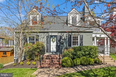 5727 25th Rd N, Arlington, VA 22207