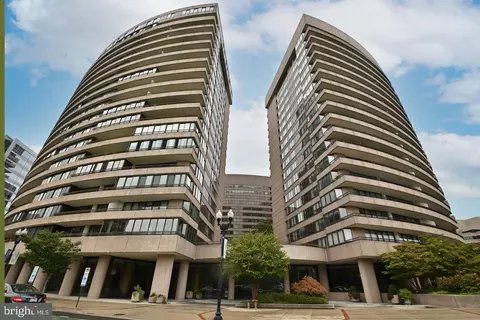 1300 Crystal Dr #PH8S, Arlington, VA 22202