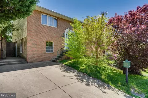 2023 S Lowell St, Arlington, VA 22204