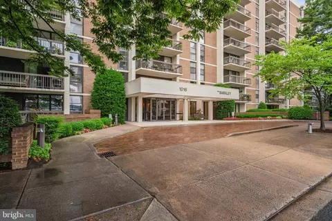 1016 S Wayne St #403, Arlington, VA 22204