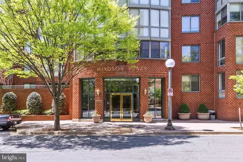 1050 N Taylor St #601, Arlington, VA 22201