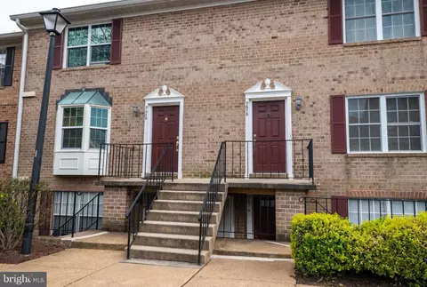 965 S Rolfe St #2, Arlington, VA 22204