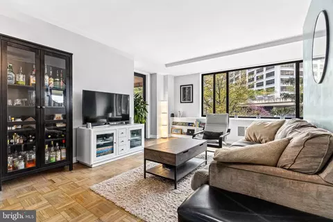 1121 Arlington Blvd #331, Arlington, VA 22209