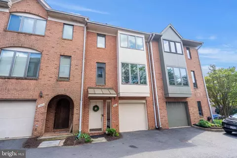 1967 N Adams St, Arlington, VA 22201