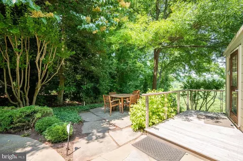Exterior - 3901 44th St N, Arlington, VA 22207 photo 11 of 18
