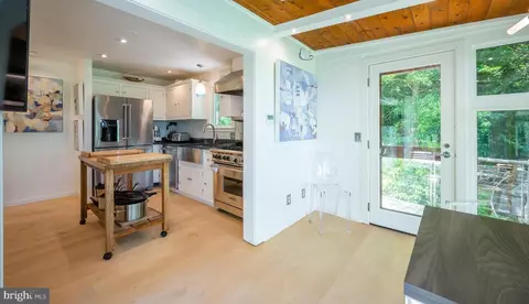 Kitchen - 3901 44th St N, Arlington, VA 22207 photo 3 of 4