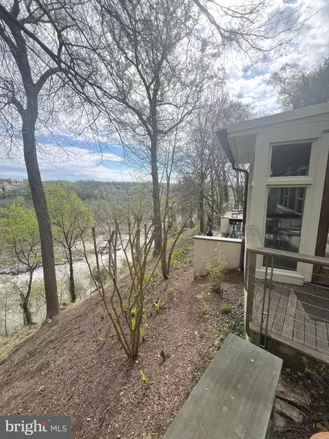View/Area - 3901 44th St N, Arlington, VA 22207 photo 3 of 5