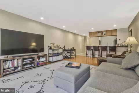 1020 Stafford St #201, Arlington, VA 22201