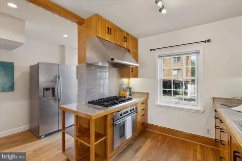 Kitchen - 803 S Orme St, Arlington, VA 22204 photo 5 of 9