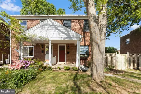 Exterior - 803 S Orme St, Arlington, VA 22204 photo 2 of 11