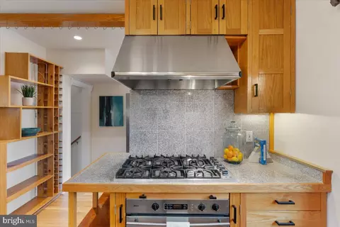 Kitchen - 803 S Orme St, Arlington, VA 22204 photo 8 of 9
