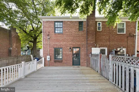 Exterior - 803 S Orme St, Arlington, VA 22204 photo 8 of 11