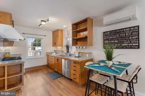 Kitchen - 803 S Orme St, Arlington, VA 22204 photo 1 of 9