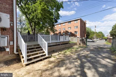 Exterior - 803 S Orme St, Arlington, VA 22204 photo 6 of 11