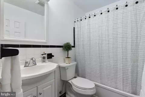 Bath - 803 S Orme St, Arlington, VA 22204 photo 1 of 3