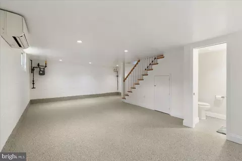Exterior - 803 S Orme St, Arlington, VA 22204 photo 5 of 11