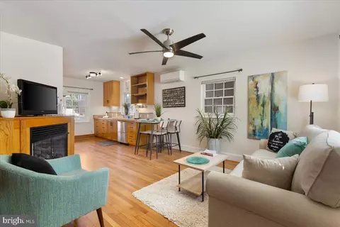 Living - 803 S Orme St, Arlington, VA 22204 photo 1 of 4