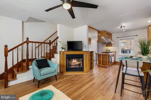 Living - 803 S Orme St, Arlington, VA 22204 photo 2 of 4