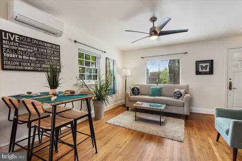 Living - 803 S Orme St, Arlington, VA 22204 photo 4 of 4