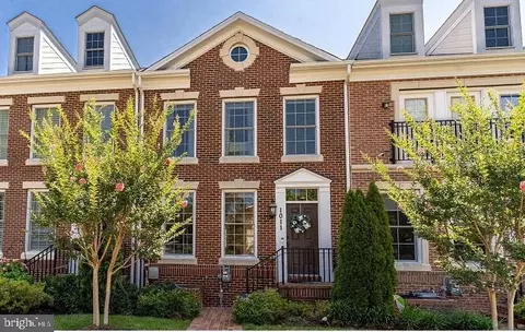 1011 N Kensington St, Arlington, VA 22205