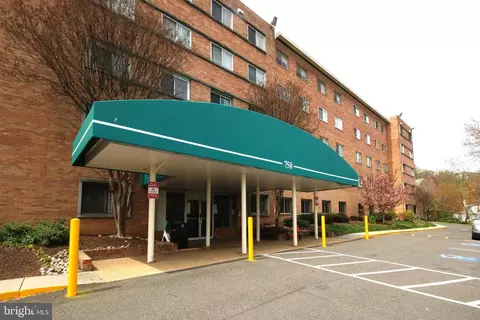 750 S Dickerson St #7, Arlington, VA 22204
