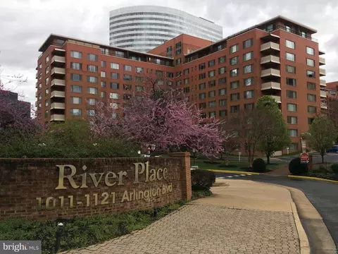 1021 Arlington Blvd #423, Arlington, VA 22209