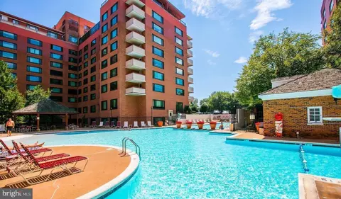 1111 Arlington Blvd #725, Arlington, VA 22209