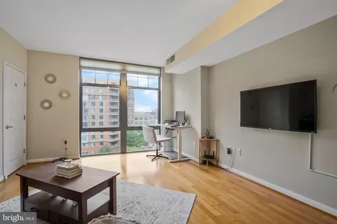 1021 N Garfield St #744, Arlington, VA 22201