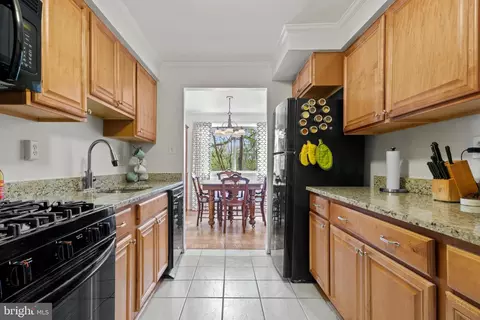 5111 8th Rd S #107, Arlington, VA 22204