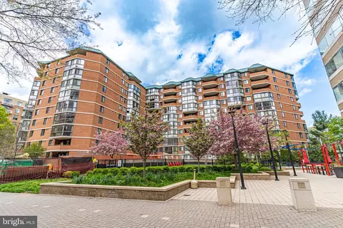 1001 N Randolph St #422, Arlington, VA 22201