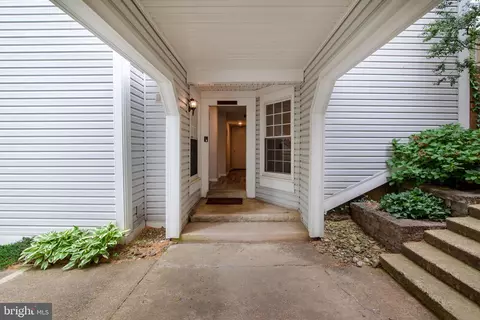 2915 S Woodstock St # -E, Arlington, VA 22206