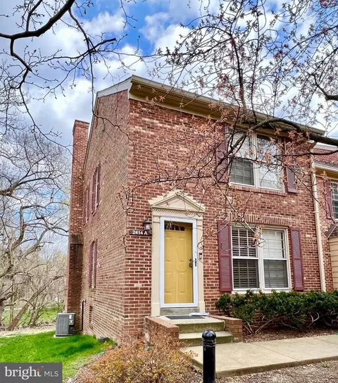 2414 S Walter Reed Dr S, Arlington, VA 22206