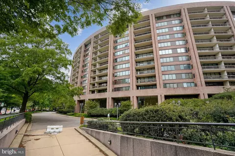 1805 Crystal Dr #317S, Arlington, VA 22202