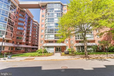 1024 N Utah St #914, Arlington, VA 22201