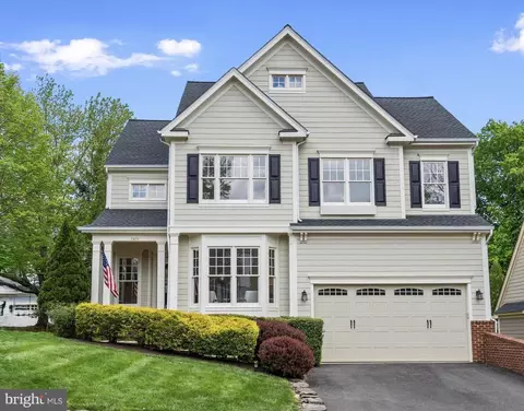 2409 N Ottawa St, Arlington, VA 22205