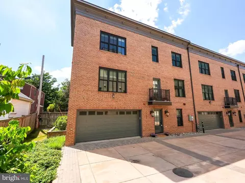 1134 N Stuart St #1, Arlington, VA 22201