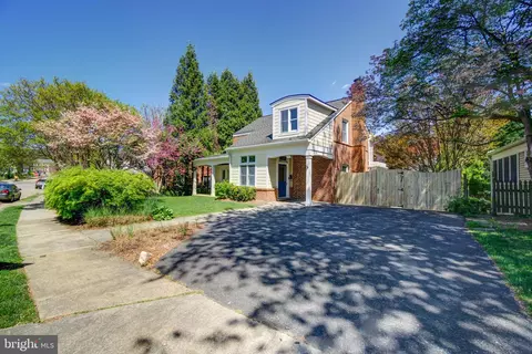 1111 N Kentucky St, Arlington, VA 22205