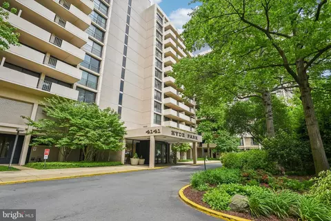 4141 N Henderson Rd #221, Arlington, VA 22203