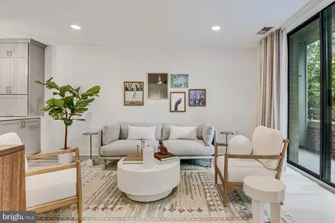 1200 N Hartford St #310, Arlington, VA 22201