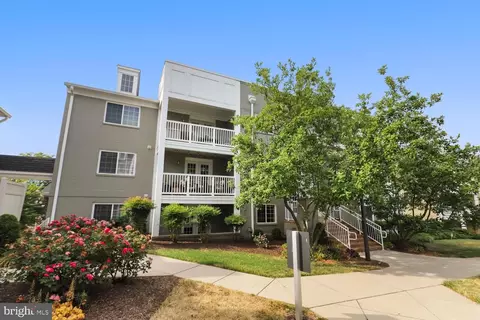 4071 S Four Mile Run Dr #201, Arlington, VA 22204
