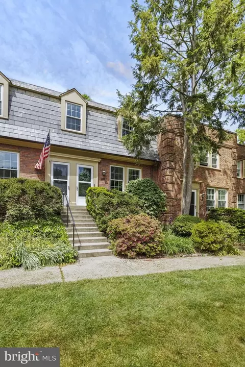 1400 S Barton St #411, Arlington, VA 22204