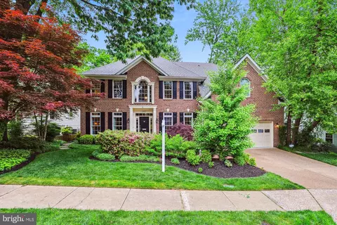 4043 35th St N, Arlington, VA 22207