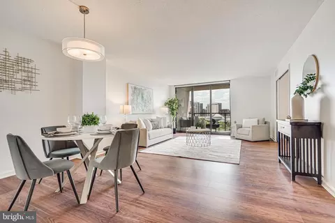 1101 S Arlington Ridge Rd #209, Arlington, VA 22202
