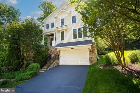 2359 N Lincoln St, Arlington, VA 22207