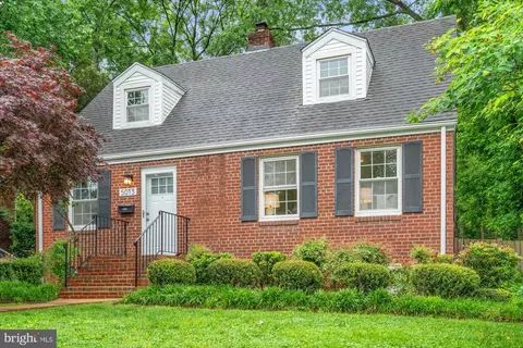 5013 24th St N, Arlington, VA 22207